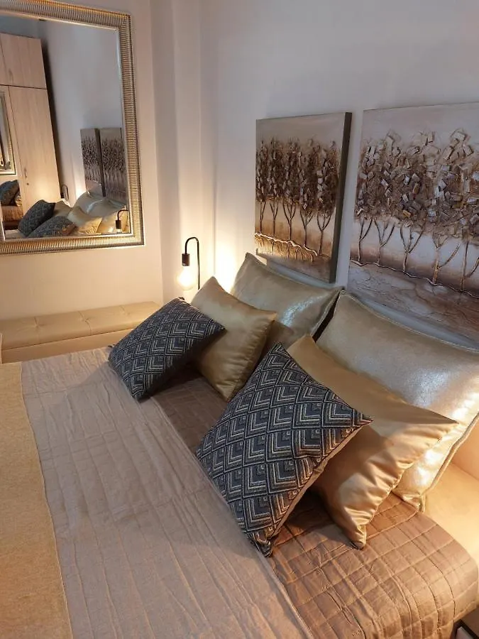 Antigonidon Square Luxury Apartment Selanik